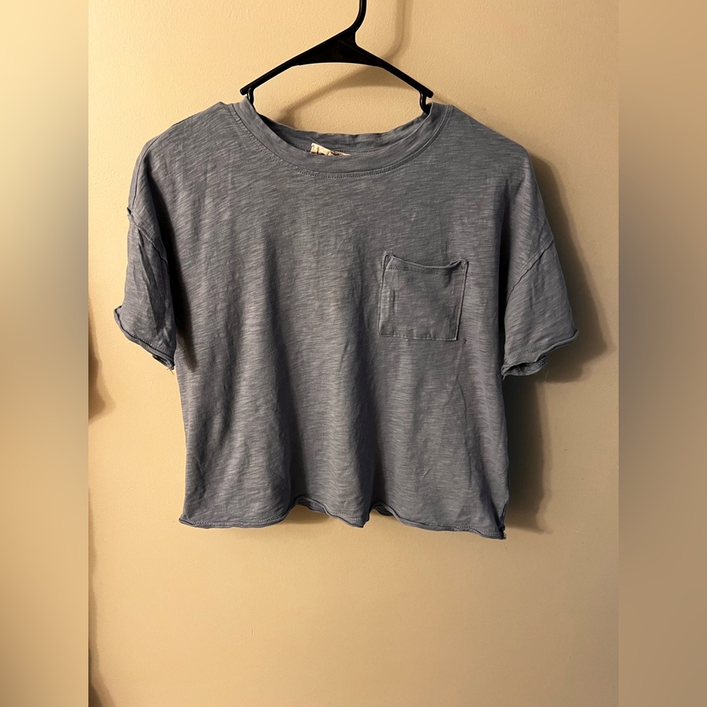 Casual light blue cropped(ish) t-shirt